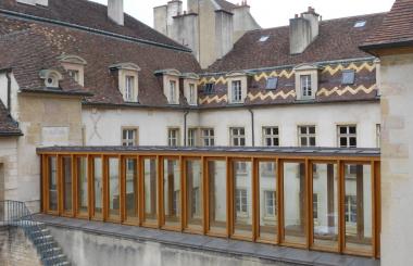 Restructuration et nouveaux aménagements intérieurs des locaux de la DRAC BFC à Dijon (MHC) en association avec BQ+A. Livraison en 2014. © Bertrand COHENDET