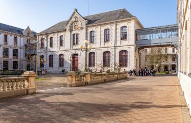 Restauration et mise en valeur générale des façades du Lycée Carnot à Dijon (partiellement MHI) en association avec CHAUDONNERET & DANON. Livraison en 2020. © photo TABULA RASA GROUP
