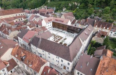 Restructuration du site des Oratoriens du Lycée Polyvalent et Hôtelier Hyacinthe Friant à Poligny (partiellement MHC) en association avec KL architectes. Livraison en 2025. © KL ARCHITECTES / Pierre POMMEREAU photographe