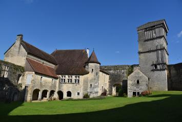Château médiéval d'Oricourt © Jean-Pierre Cornevaux