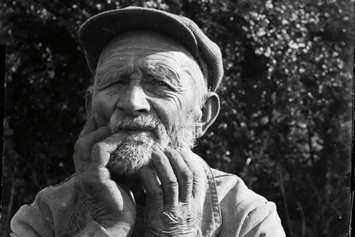 Émile Violet (1877-1965) "Portrait d’un vieux paysan" Négatif gélatino-argentique sur plaque de verre Archives départementales de Saône-et-Loire, inv. 96 J22/54 © Archives départementales de Saône-et-Loire