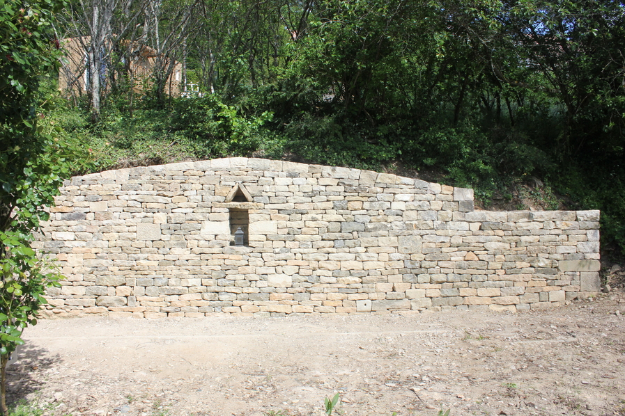 Restauration d’un mur de soutènement à Quemingy-Poisot (21) © Bruno Schneider