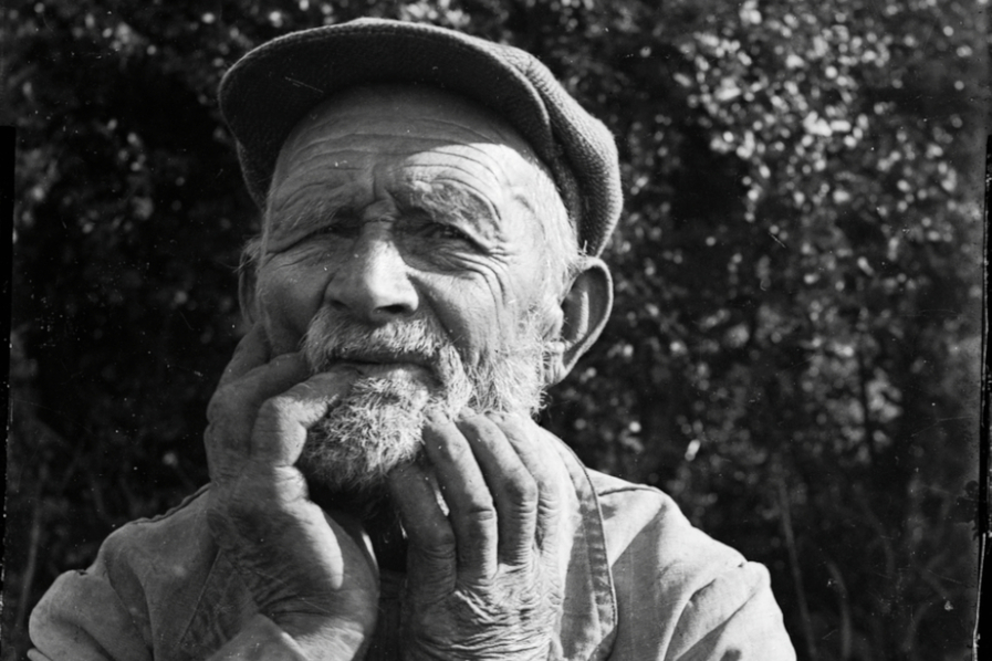Émile Violet (1877-1965) "Portrait d’un vieux paysan" Négatif gélatino-argentique sur plaque de verre Archives départementales de Saône-et-Loire, inv. 96 J22/54 © Archives départementales de Saône-et-Loire