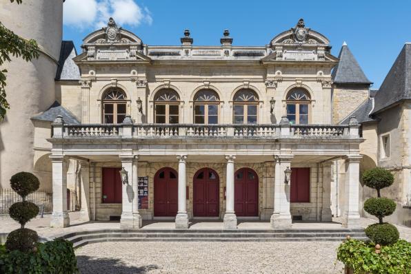 Théâtre de Nevers : Façade antérieure © Pierre-Marie Barbe-Richaud, Région Bourgogne-Franche-Comté, Inventaire du Patrimoine, 2024
