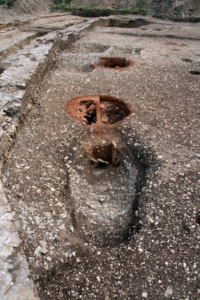 Four de potier en cours de fouille au sein de l’enceinte sacrée de Mandeure, « Champs des Fougères ».